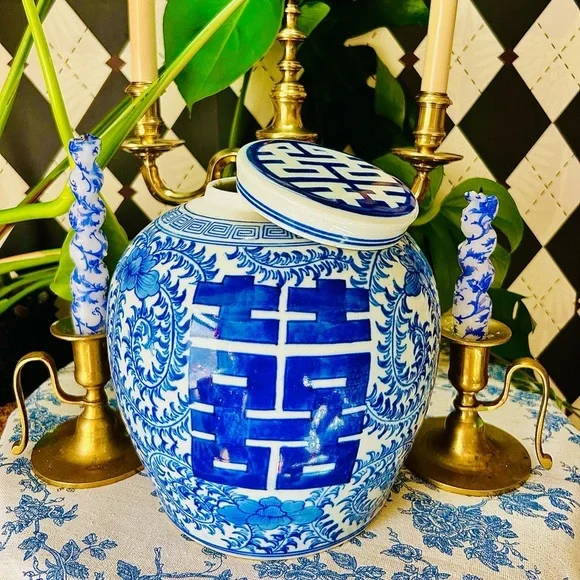 Blue & White Double Happiness Ginger Jar + LID – Hand-Painted Porcelain Prestine - Picture 1 of 8